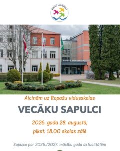 Ropažu vidusskolas ēka ar karogiem un uzrakstu "ROPAŽU VIDUSSKOLA" pie ieejas. Attēla augšdaļā redzams skolas logo. Zem ēkas attēla ir ielūgums uz VECĀKU SAPULCI 2026. gada 28. augustā, plkst. 18.00